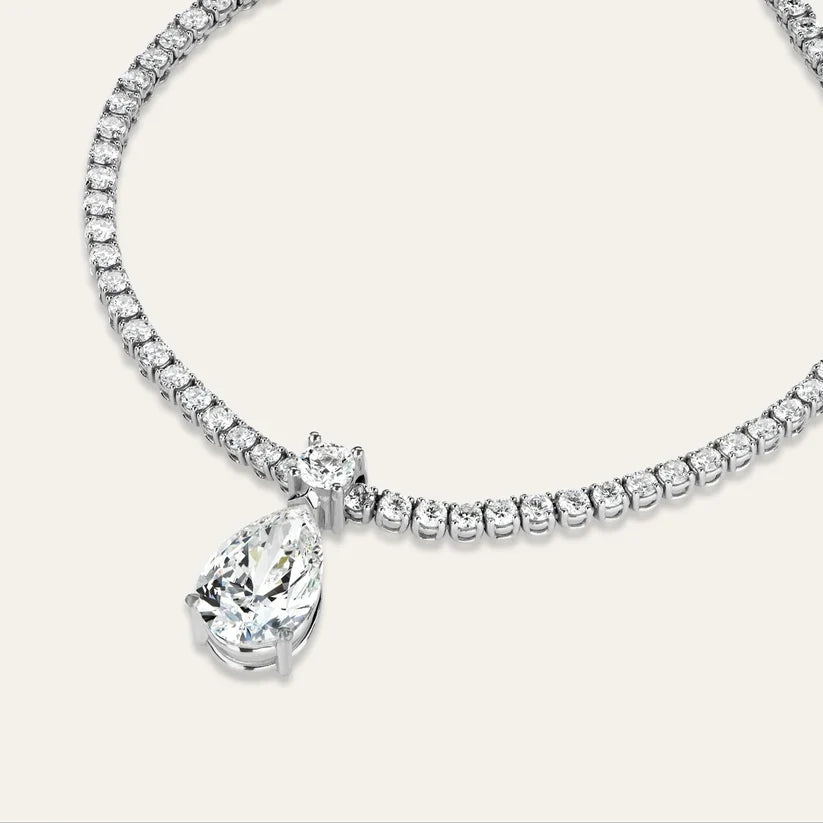 L’Étoile Classic Diamond Stud Earrings